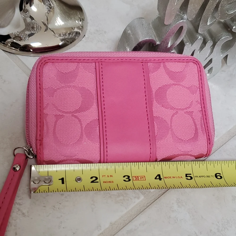💕💖 COACH Pink Wrislet Wallet 💖💕 - Picture 10 of 12